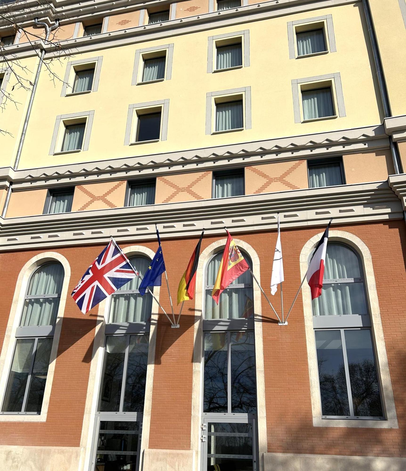 Dali Hotel Montauban Bagian luar foto