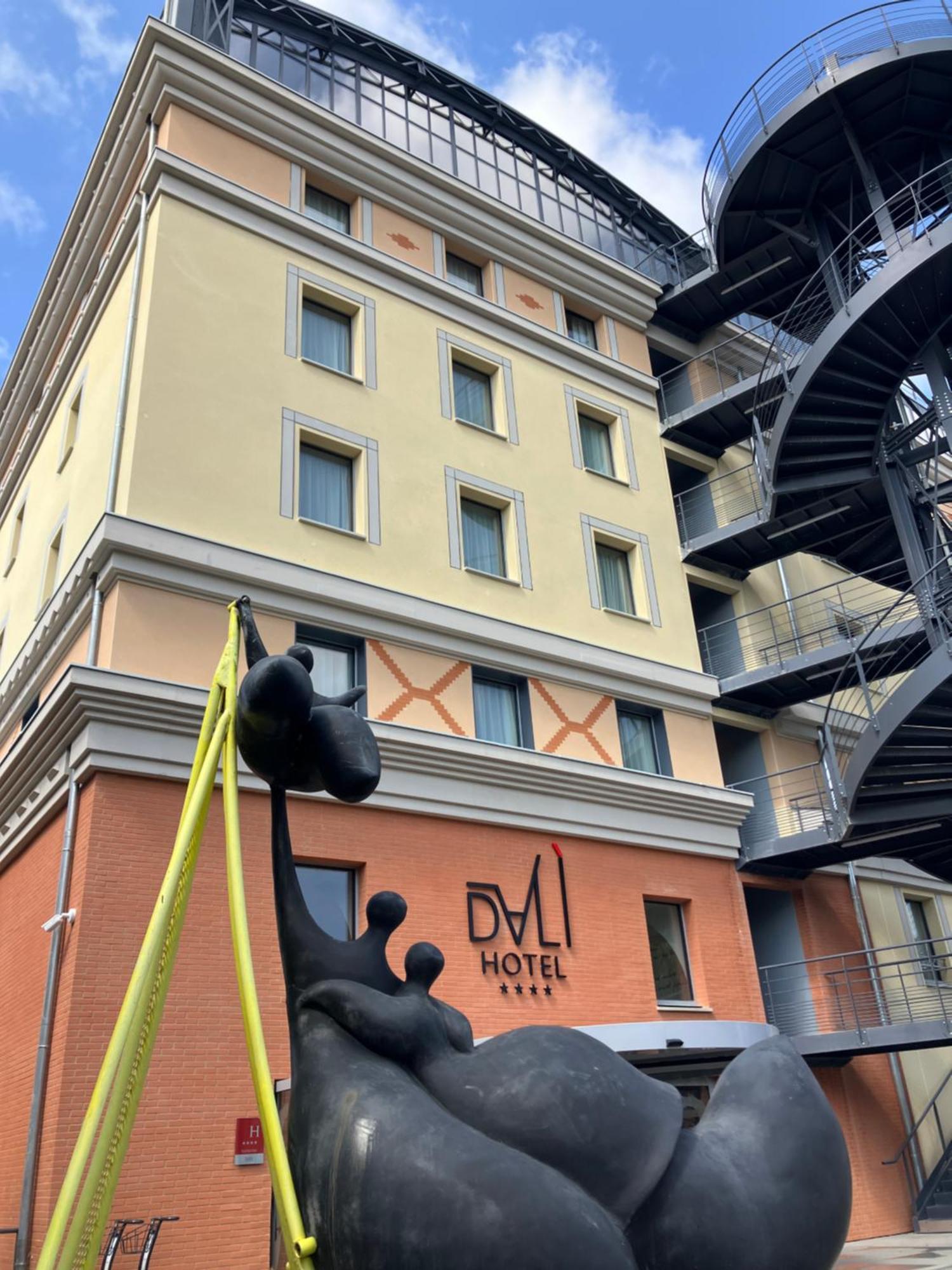Dali Hotel Montauban Bagian luar foto