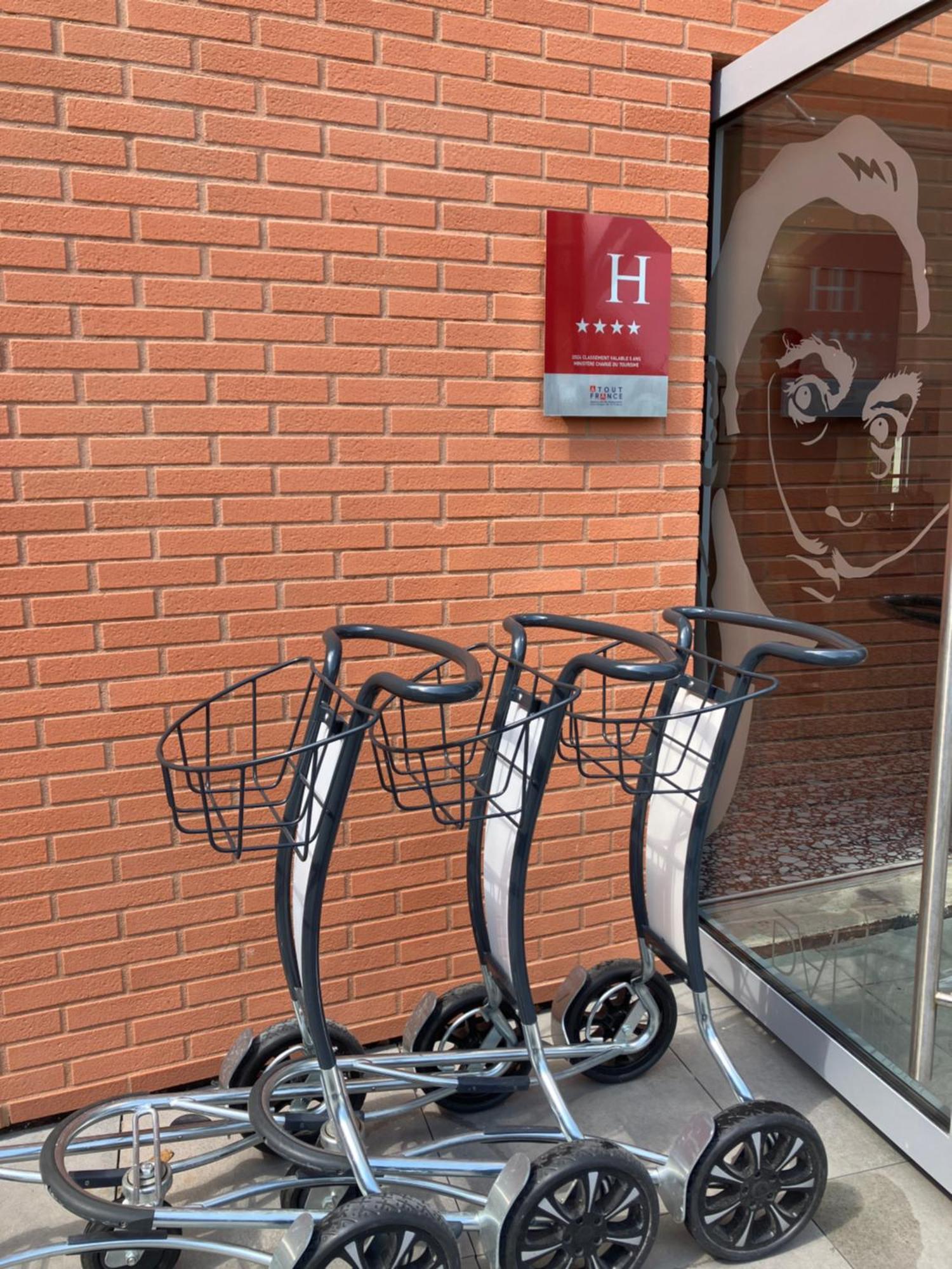 Dali Hotel Montauban Bagian luar foto